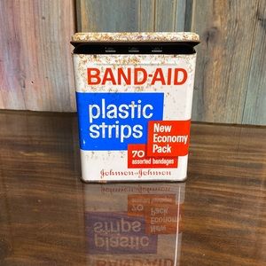 ❤️Vintage Band-aid “ plastic strips” tin